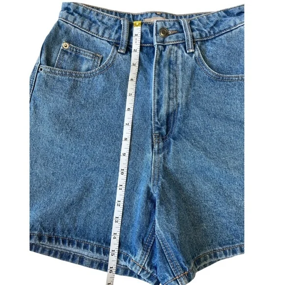 12 STOREEZ Flared Denim High Rise Mini Shorts, Medium Wash - Size XS - Picture 7 of 10